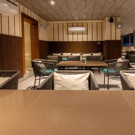 Hotel Bay Laurel Retreat Фаридабад Екстериор снимка