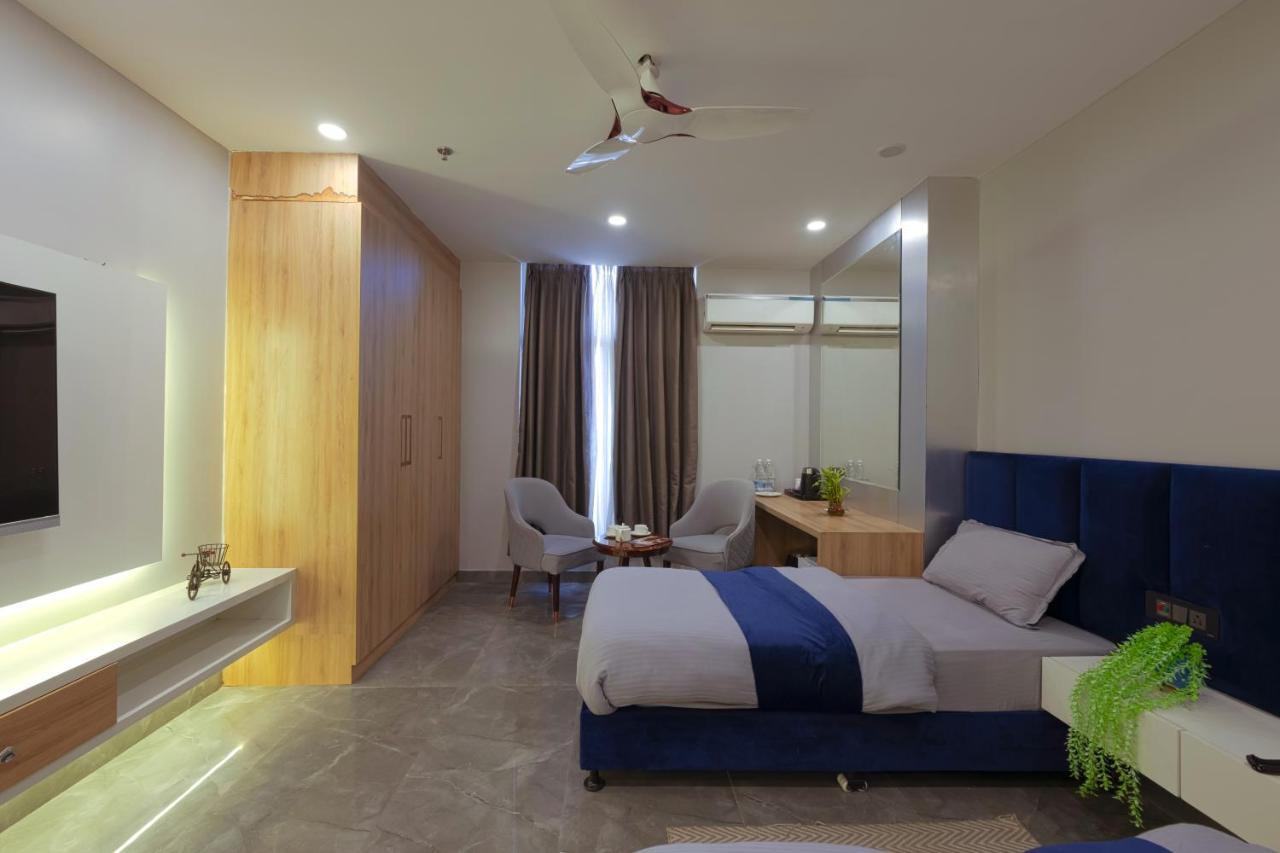 Hotel Bay Laurel Retreat Фаридабад Екстериор снимка