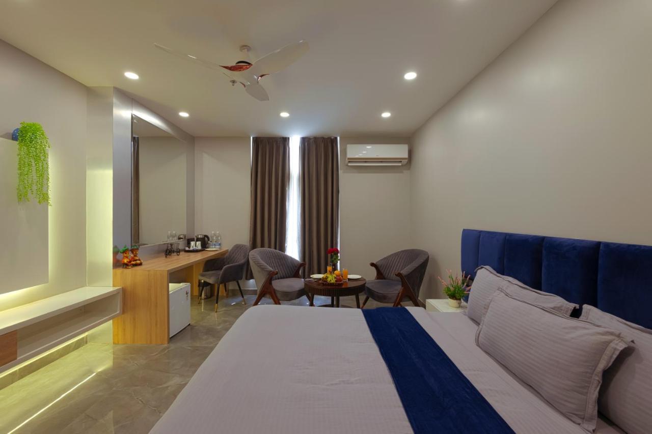 Hotel Bay Laurel Retreat Фаридабад Екстериор снимка