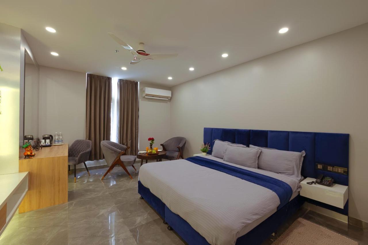 Hotel Bay Laurel Retreat Фаридабад Екстериор снимка