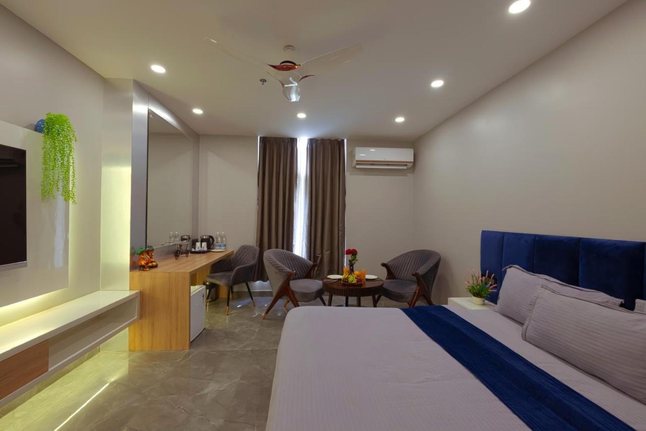 Hotel Bay Laurel Retreat Фаридабад Екстериор снимка