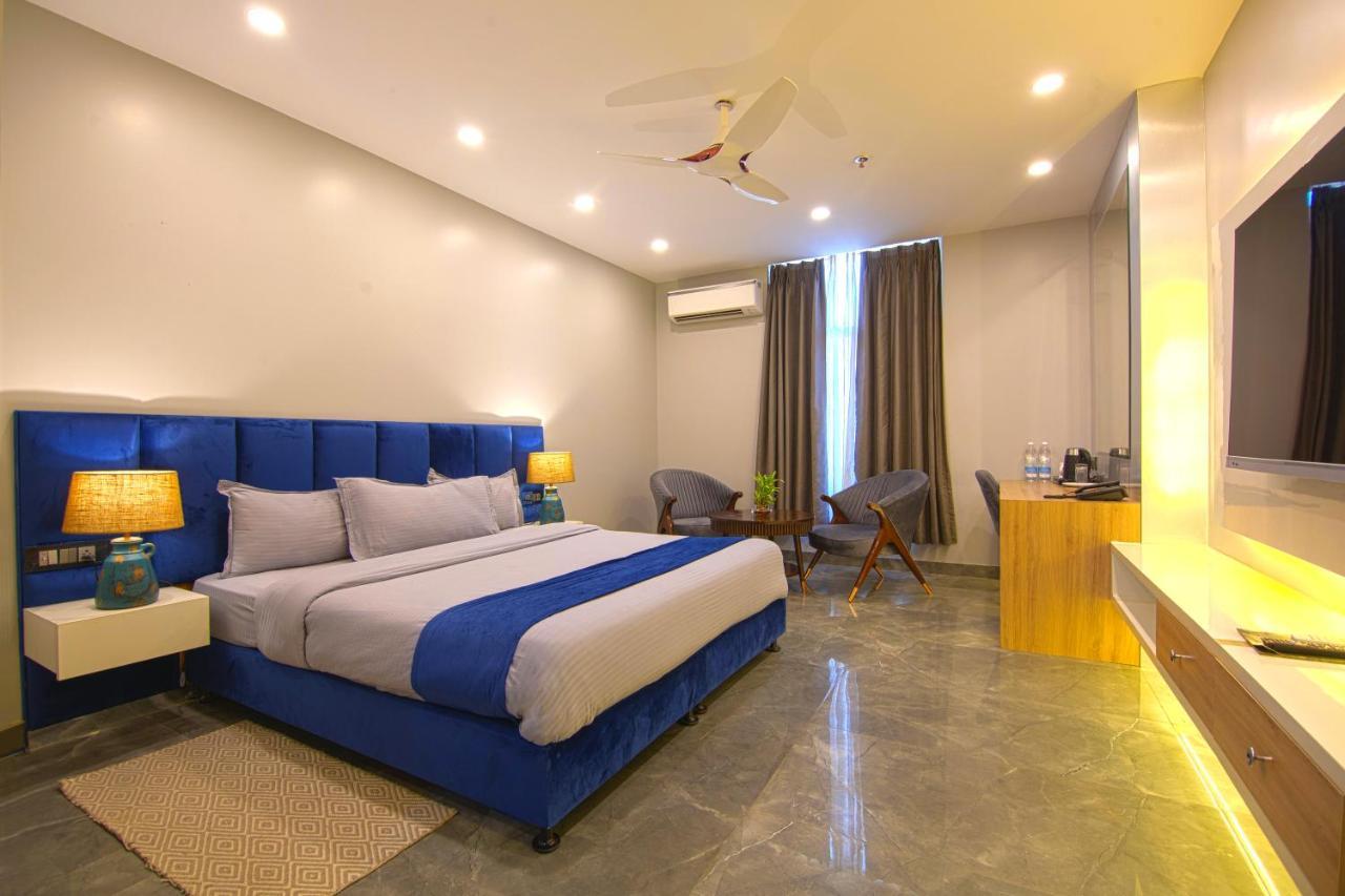 Hotel Bay Laurel Retreat Фаридабад Екстериор снимка